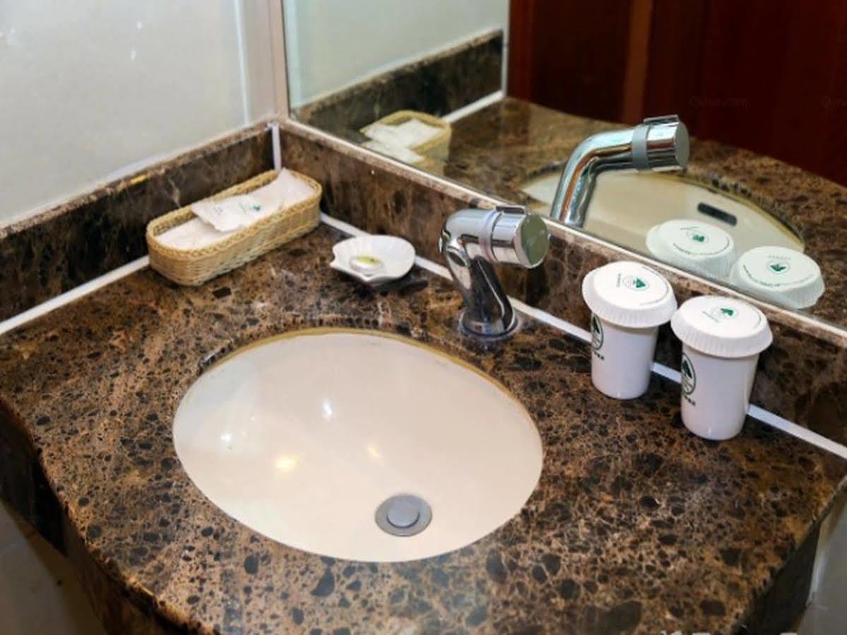 Greentree Inn Jiangsu Wuxi Hubin Business Street Business Hotel ภายนอก รูปภาพ